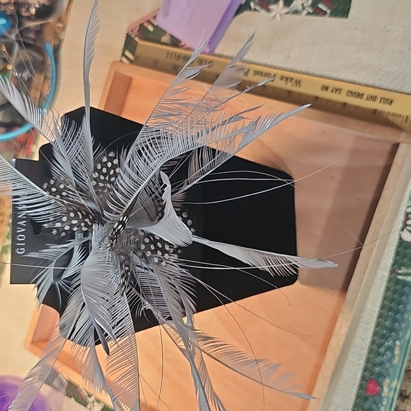 Elegant Feather Fascinator For Hats - Picture 3 of 8